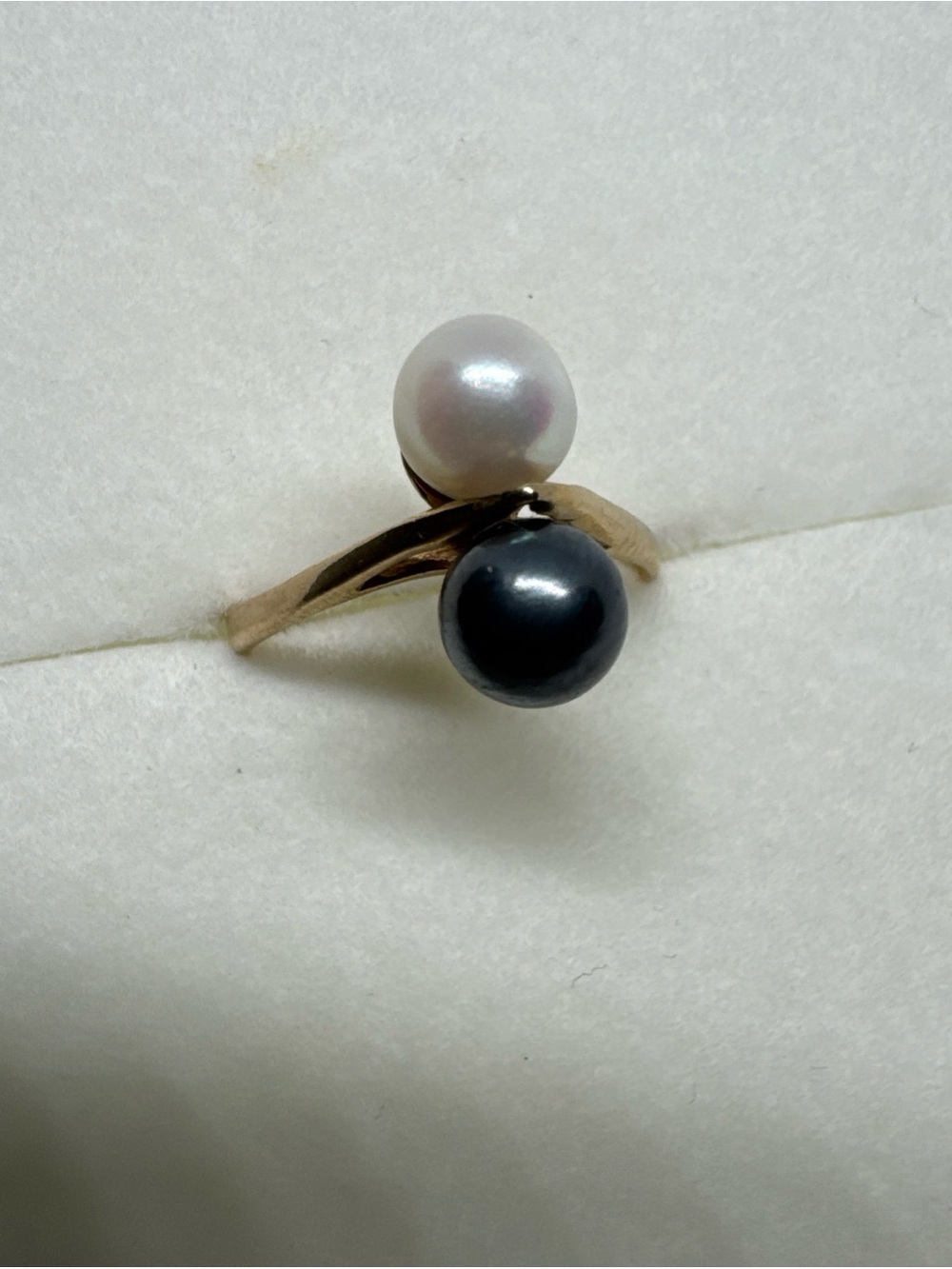 Elegant 10k Yellow Gold Black Hematite And White Double Size 5.25 Ring 2.18g